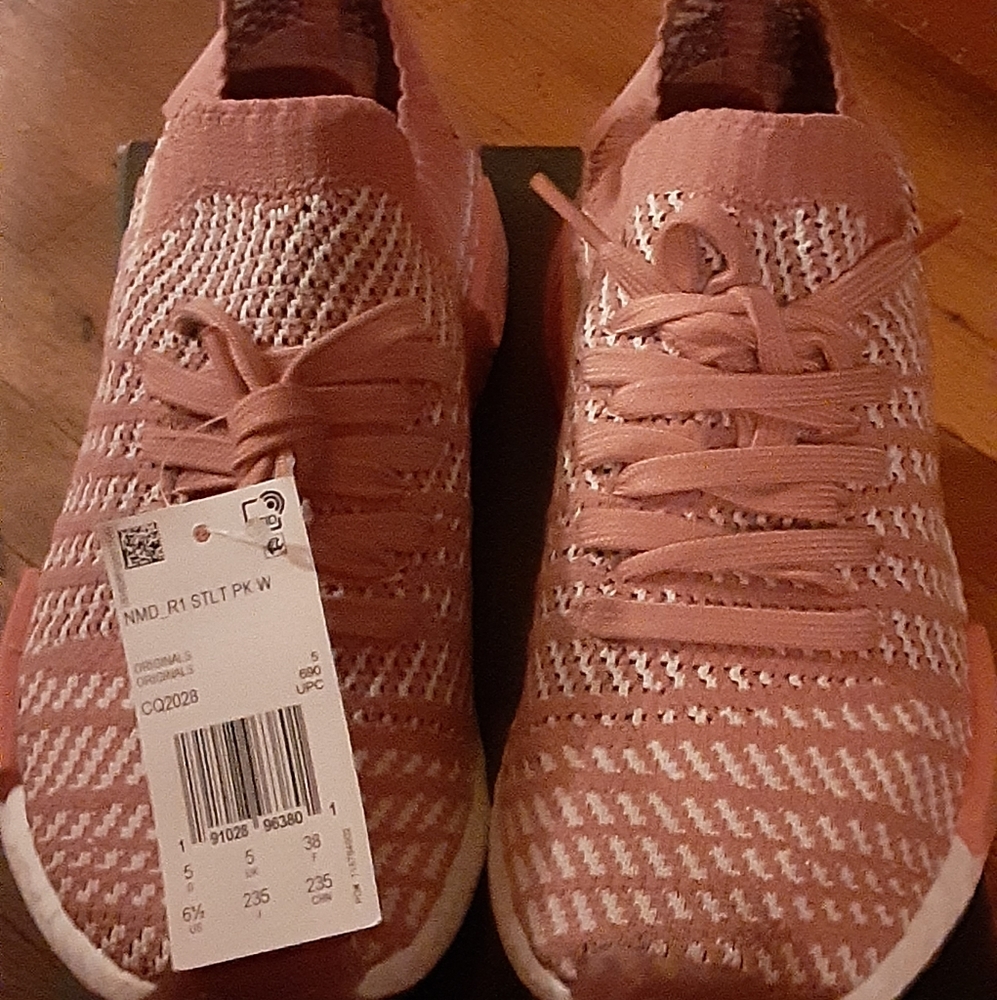 NEW Womens Adidas NMD size 6.5